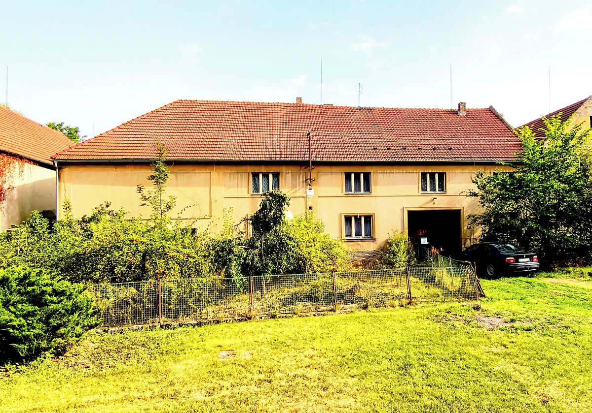 Prodej rodinného domu 400 m², pozemek 2297 m²